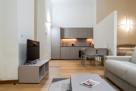 TV and multimedia, Kitchen or kitchenette, Living room, Seating area, Dining area