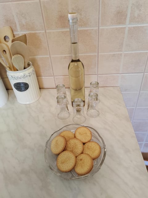 Kitchen or kitchenette, Food and drinks