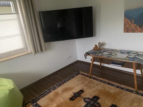 Communal lounge/ TV room, TV and multimedia, Living room