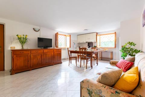 Communal lounge/ TV room, Kitchen or kitchenette, Dining area