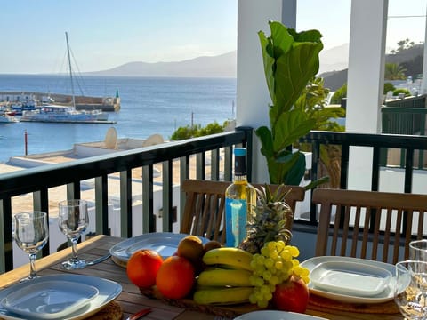 Off site, Day, Natural landscape, View (from property/room), Balcony/Terrace, Dining area, City view, Sea view