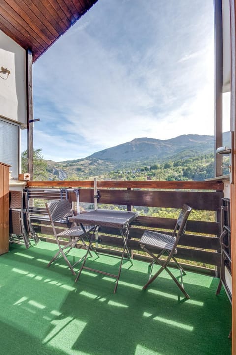 Balcony/Terrace, Mountain view