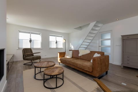 Welcome in - Familiehuis met ruim terras en speelweide I Oostkapelseweg 32, Serooskerke 'Ooievaar' Apartment in Oostkapelle