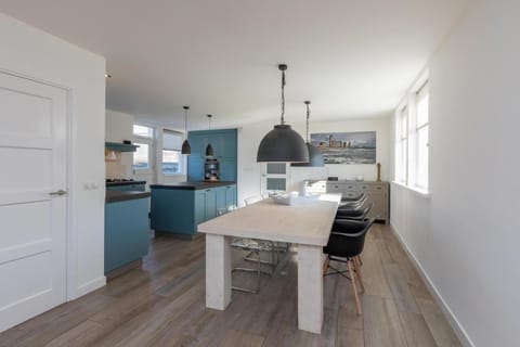 Welcome in - Familiehuis met ruim terras en speelweide I Oostkapelseweg 32, Serooskerke 'Ooievaar' Apartment in Oostkapelle