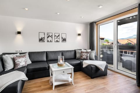 View (from property/room), Balcony/Terrace, Living room, pet friendly