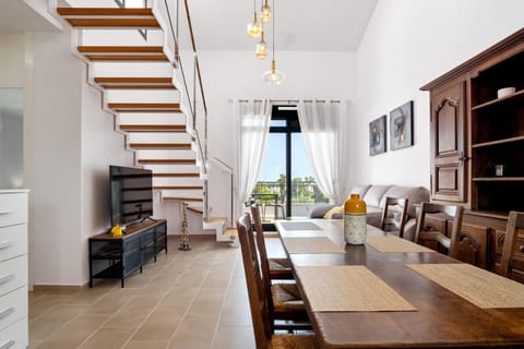 TV and multimedia, Living room, Dining area