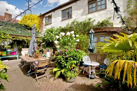 Inner courtyard view