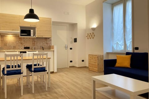 Kitchen or kitchenette, Living room, Seating area, Dining area