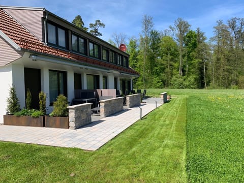 Property building, Spring, Day, Natural landscape, Garden, Garden view