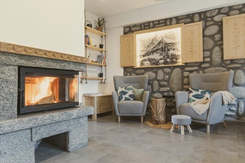 Communal lounge/ TV room, fireplace