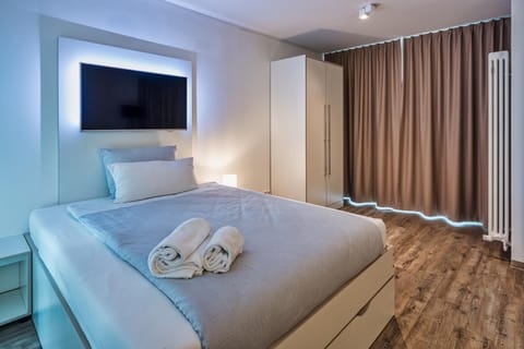 Bed, TV and multimedia, Bedroom, towels, wardrobe