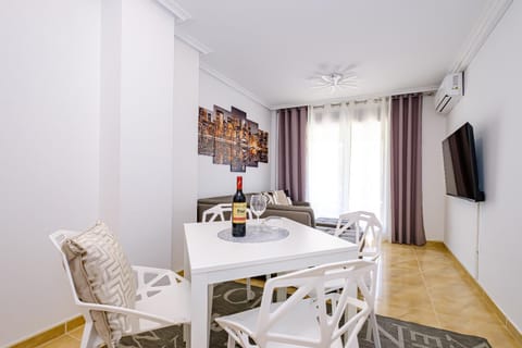 Seating area, Dining area