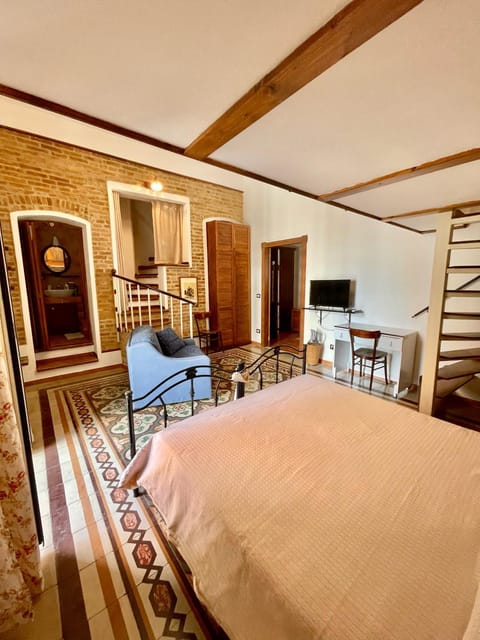 Bed, TV and multimedia, Other, Other, Other, Seating area, Bedroom, Area and facilities, Area and facilities, locker, locker, wardrobe, air conditioner, air conditioner