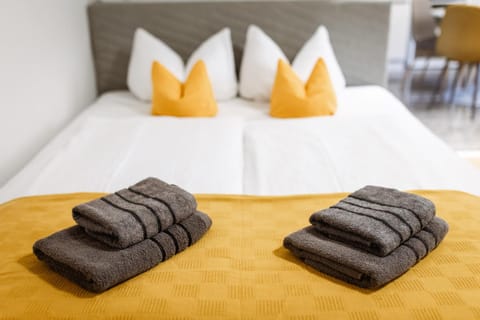 Bed, Photo of the whole room, Bedroom, towels