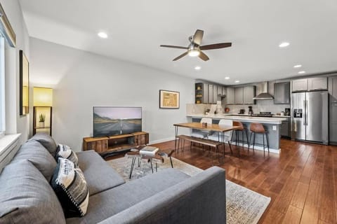 Mid-century home in Zilker with a backyard House in Zilker