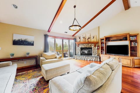 Deer Mountain House in Lake Arrowhead