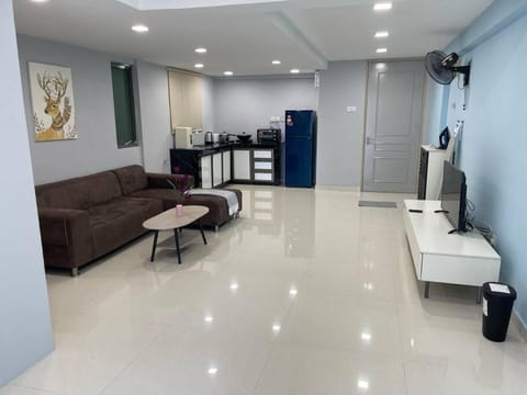 TV and multimedia, Living room, Seating area, hair dresser