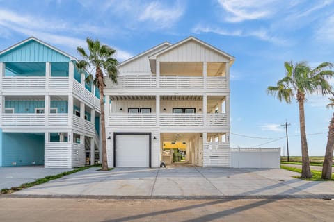 Property building, Facade/entrance, Neighbourhood, Balcony/Terrace, Parking