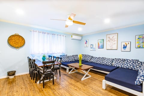 Living room, Seating area, Dining area, fireplace, air conditioner