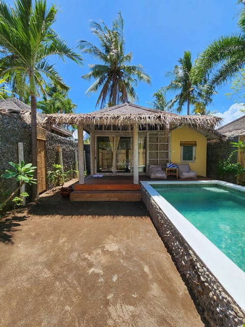 Property building, Garden, Garden, Garden view, Pool view, Swimming pool