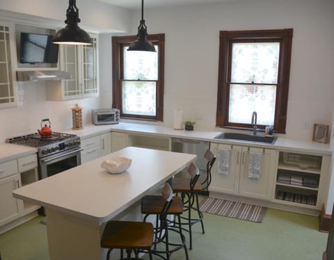 Kitchen or kitchenette, dishwasher, minibar, pet friendly, stove, toaster