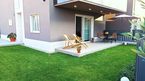 Property building, Garden, Garden view, sunbed