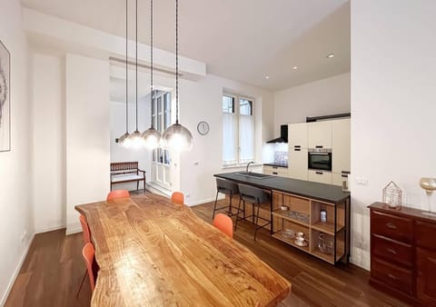 Kitchen or kitchenette, Dining area, minibar, oven, pet friendly, stove, toaster