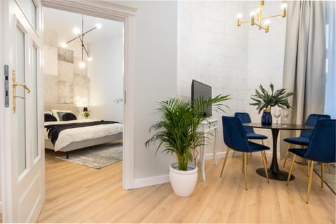 Living room, Photo of the whole room, Seating area, Bedroom