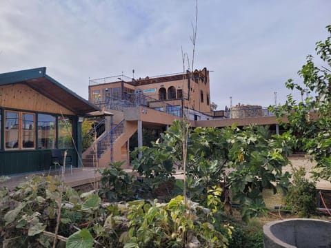 Property building, Day, Garden, Garden view