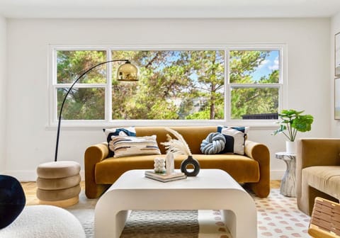 View (from property/room), Living room, Seating area