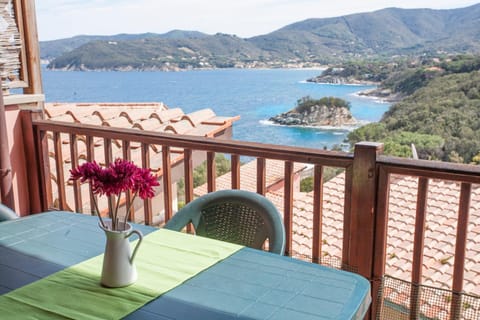 Patio, Nearby landmark, Day, Natural landscape, View (from property/room), Balcony/Terrace, Dining area, Mountain view, Sea view