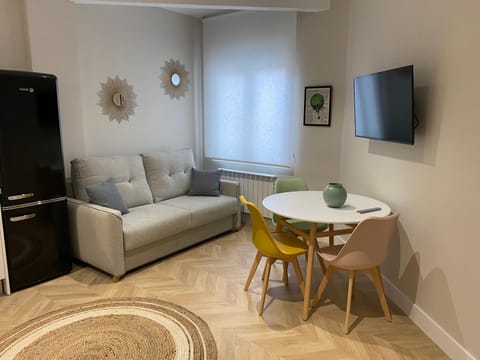 Communal lounge/ TV room, TV and multimedia, Living room, Dining area