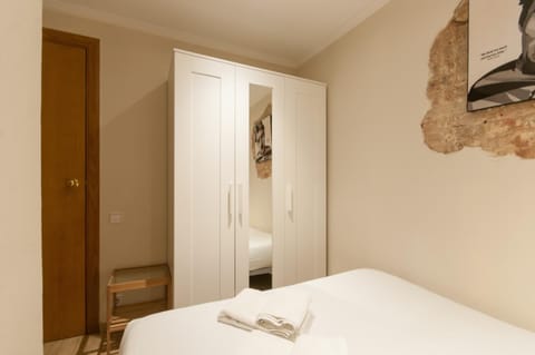 Bed, Photo of the whole room, Bedroom, towels, wardrobe