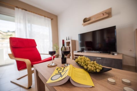TV and multimedia, Living room, Seating area, Evening entertainment, Drinks
