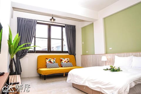 Photo of the whole room, Bedroom