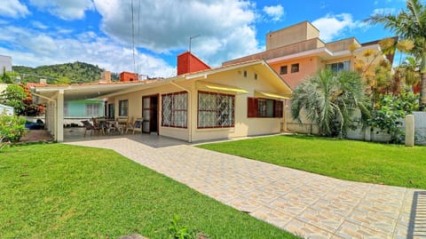 Property building, Facade/entrance, Off site