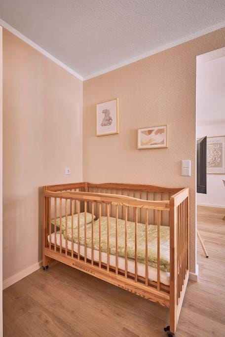 Bed, Photo of the whole room, Bedroom, cot
