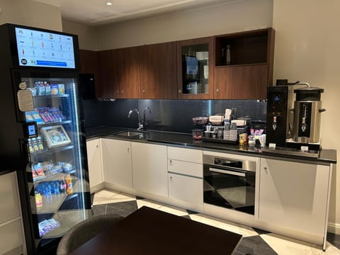 Restaurant/places to eat, Coffee/tea facilities