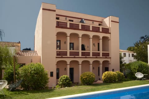 Property building, Garden, Swimming pool