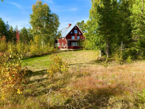 Property building, Day, Natural landscape, Garden, Garden view