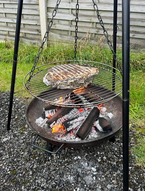 WildView Cosy Glamping with Outdoor Bath and stunning scenery House in England