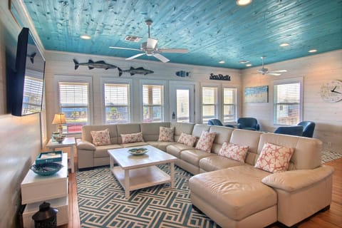 TV and multimedia, Living room, Seating area, furniture