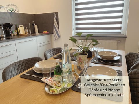 Coffee/tea facilities, Food and drinks, Dining area, Food, Text overlay, Drinks