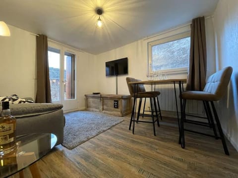 Communal lounge/ TV room, TV and multimedia, Living room, Seating area, Dining area