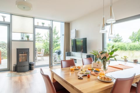 Ostsee - Reetdachhaus Nr 2 "SÜDSTRANDHUS" im Strand Resort House in Heiligenhafen