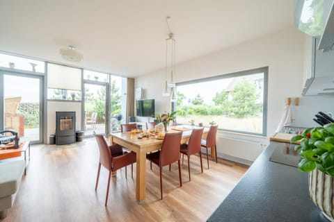 Ostsee - Reetdachhaus Nr 2 "SÜDSTRANDHUS" im Strand Resort House in Heiligenhafen