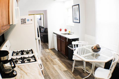 2 BR - Off Street Parking - Amazing View Nearby Apartment in Pittsburgh