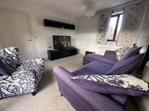 Communal lounge/ TV room, TV and multimedia, Living room, Seating area