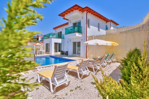 Property building, Balcony/Terrace, Swimming pool, sunbed