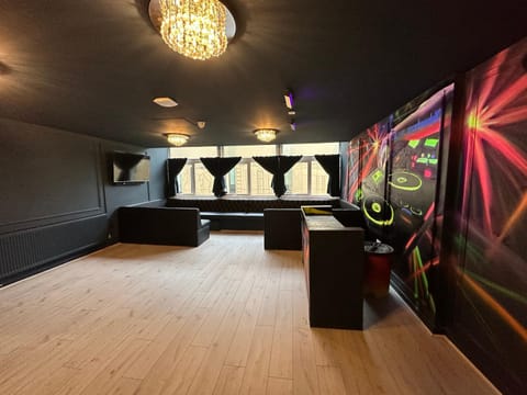 Unique city centre DJ apartment - sleeps 20 Apartment in Liverpool